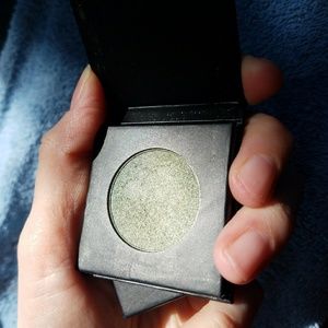 Younique pressed shadows. Set of 3.